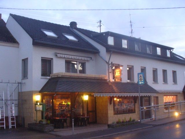 Irrel Wagner's Grillstube.
Genießen Sie die sprichwörtliche Eifeler Gastfreundlichkeit im urwüchsigen Ambiente unseres rustikalen Speiserestaurants.